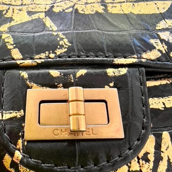 Chanel black gold Grafiti Crocodile embossed calfskin 2.55 Reissue 224 flap bag - Picture 5 of 13